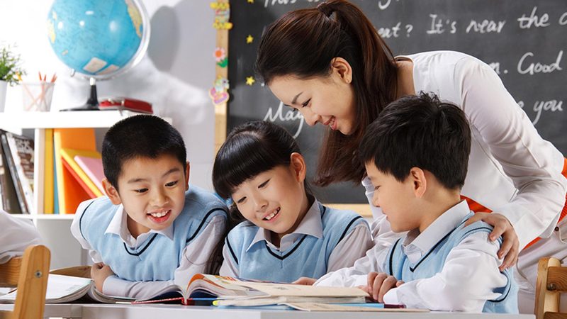全媒体运营师报考条件揭秘：学历要求与职业前景**