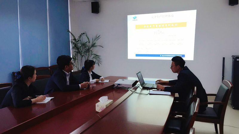 对于想要同时掌握叉车和挖掘机操作技能的人员，以下是一些建议：